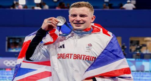 بعد فوزه بفضية أولمبياد باريس.. إصابة السباح البريطاني آدم بيتي بفيروس كورونا